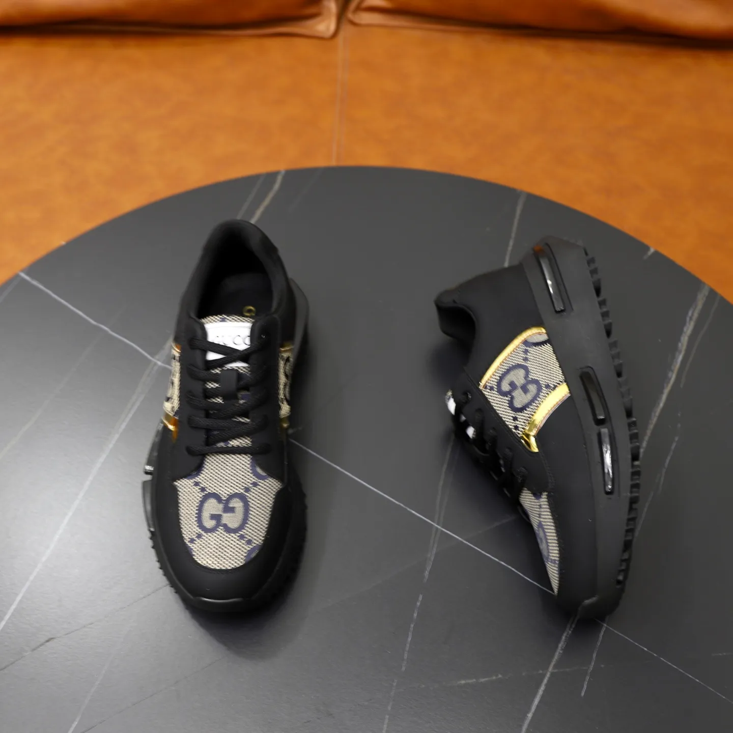 Ex-factory price: 462💰🙅‍♂️🙅‍♂️🙅‍♂️ Brand: GUCCI Standard code: 38-44 (45 customized) Grade: Same as the official website Material: Original material splicing Comfortable and breathable lining Lightweight and wear-resistant sports outsole Style category: Men's fashionable casual shoes Running sneakers Distinguished luxury brand elements Top luxury Color: actual picture color